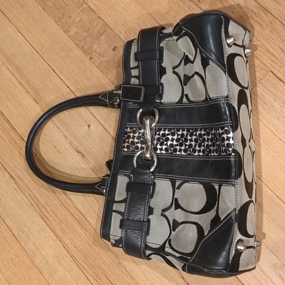 Authentic Coach Hamptons Signature Pocketbook